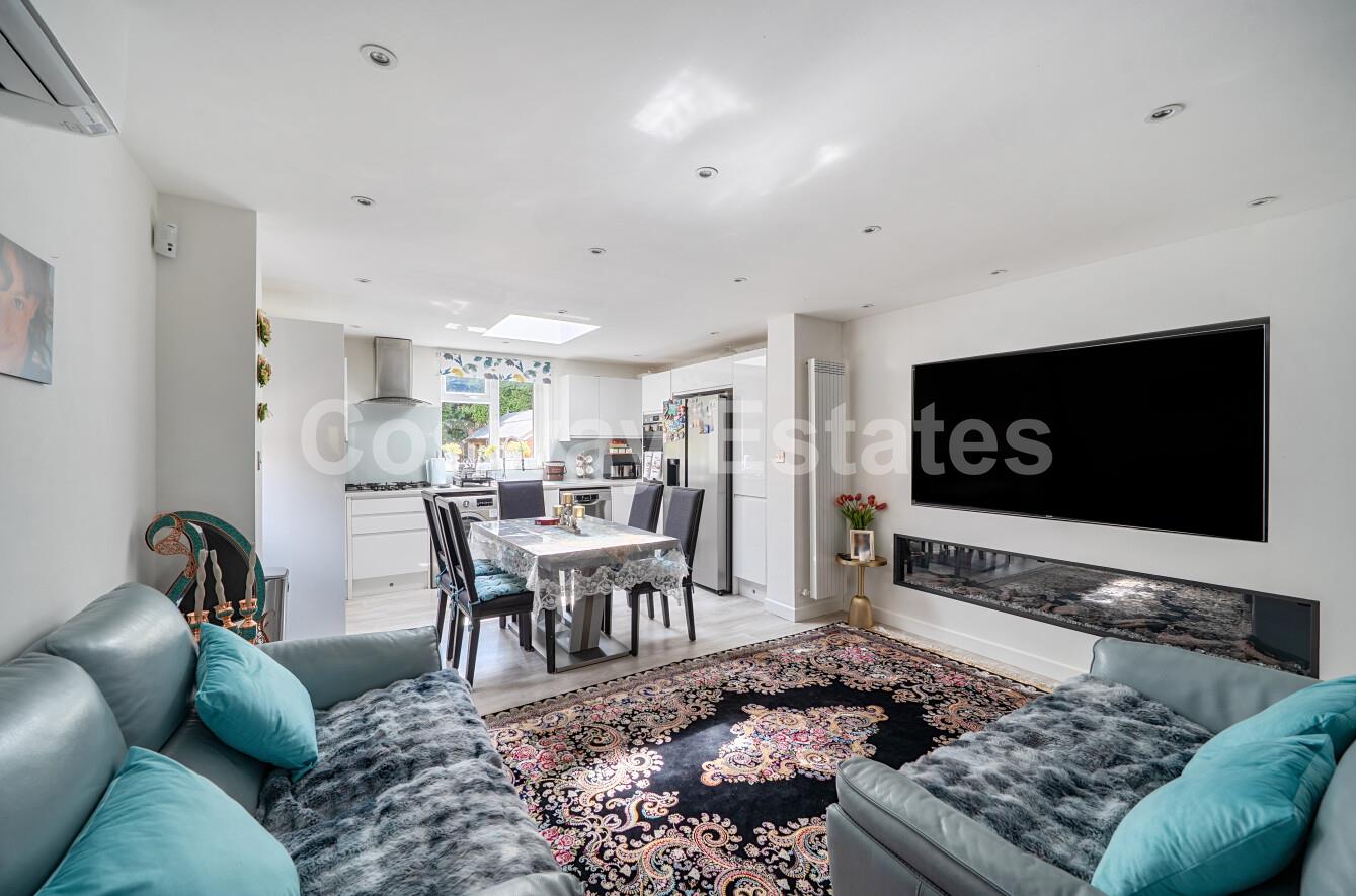 Rowlands Close, Mill Hill, NW7, London